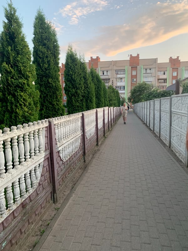 Evening stroll through the streets and gardens of Kapyĺ, Belarus