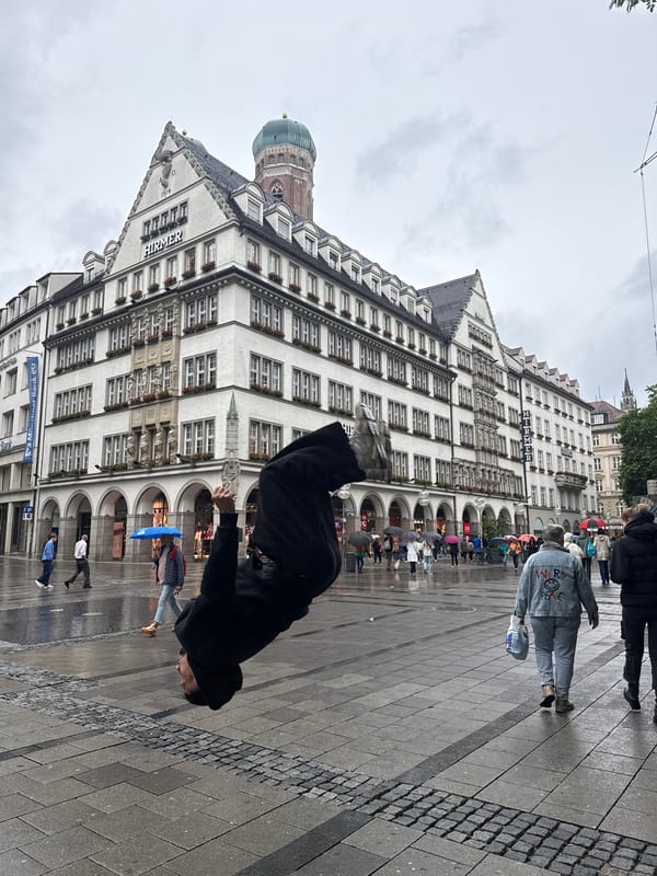 Rainy day street life documented in Munich's Marienplatz square