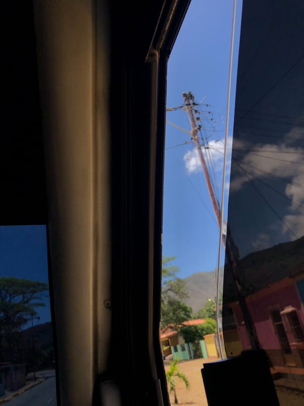 Vehicle occupant photographs street views through sunroof in Venezuela