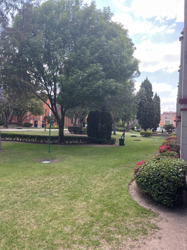 Evening documentation of San Andrés Cholula campus and indoor spaces