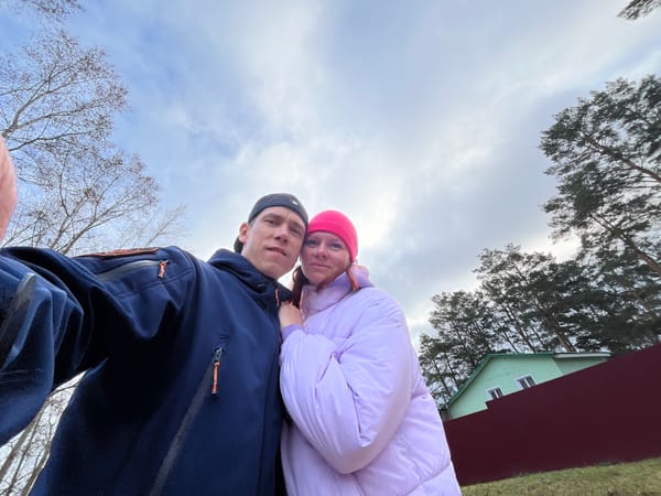 Early morning photos capture couple in Chaikovsky, Russia