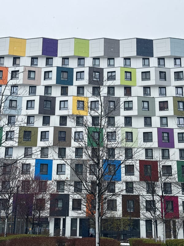 Moscow residential area documented during unexpected April snowfall