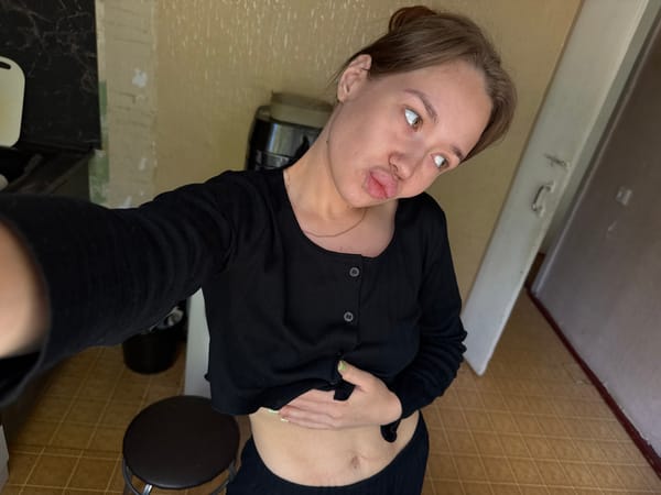 Woman Documents Early Morning Routine Through Selfies in Chaikovsky