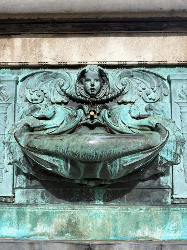 Bronze sculpture and pigeons observed near St Paul's Cathedral