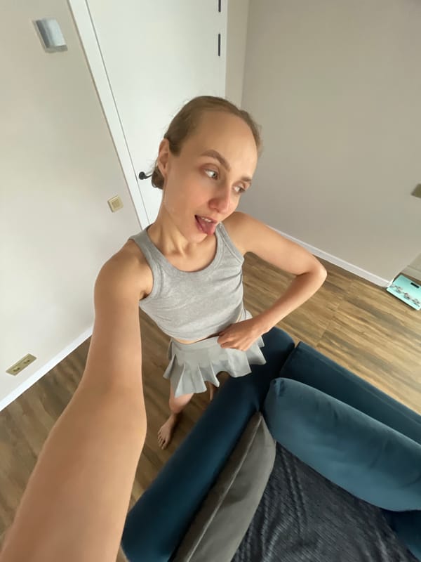 Casual home selfie session across rooms in Подшивалово