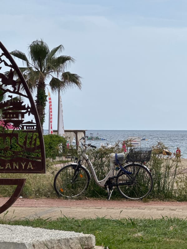 Casual stroll documented through Alanya's beaches and parks
