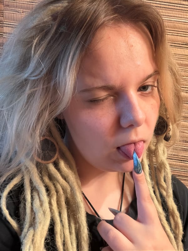 Casual selfie session with blonde dreadlocks in Vostochny District
