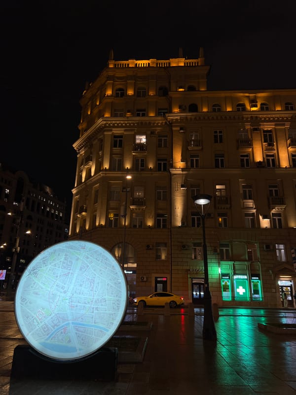 Moscow nighttime street scenes documented by witnesses