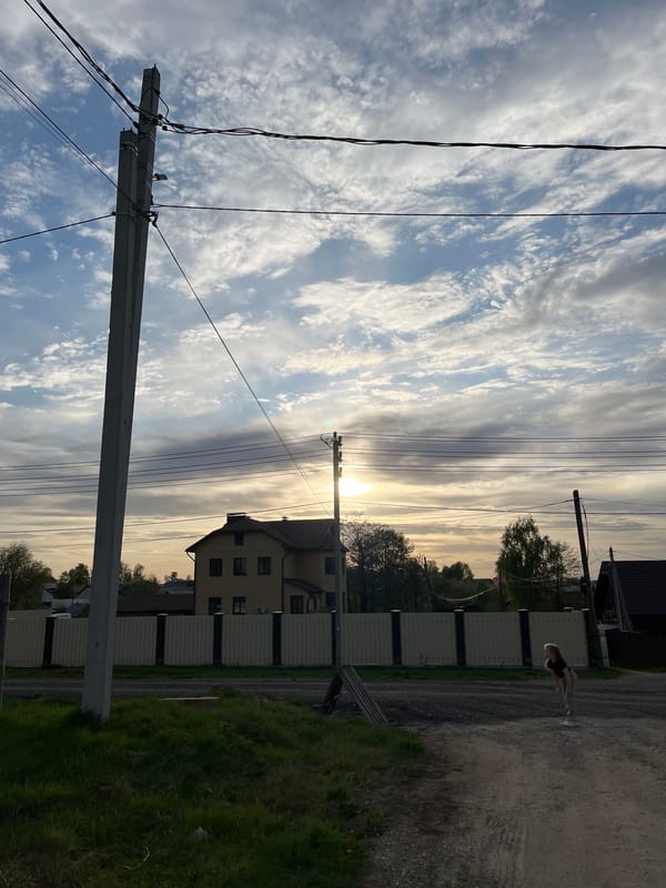 Young woman documents afternoon outing in Chaikovsky, Russia