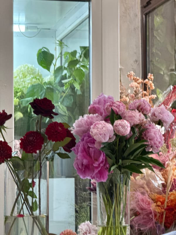 Flower shop work and street scenes in Assinovskaya, Russia