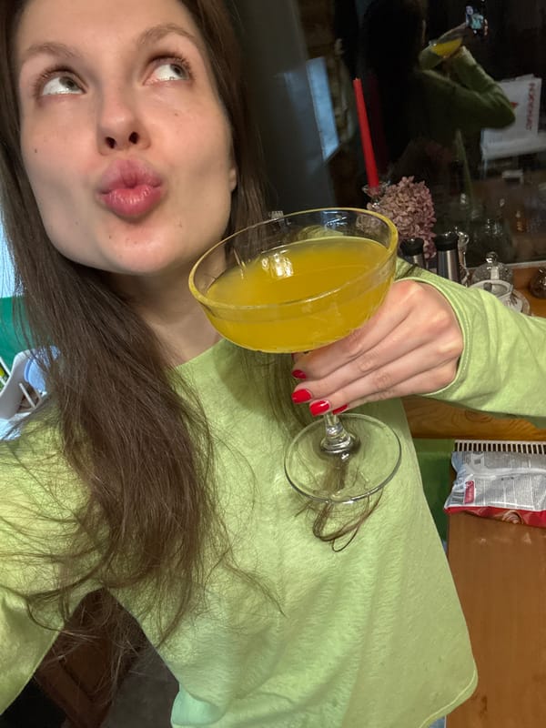 Women drink prosecco, take selfies at Tomilino gathering