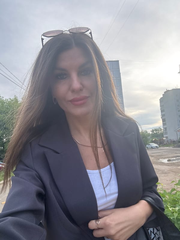 Woman photographed multiple times in Chaikovsky, Russia early morning