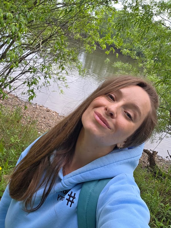 Woman documents riverside outing in Birobidzhan with selfies and cycling