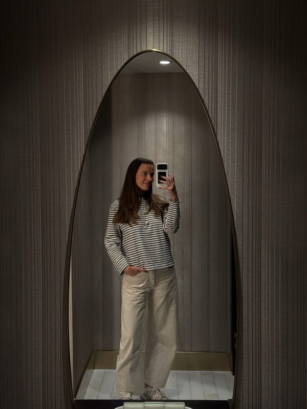 Woman documents evening out in Budva through selfies and venue photos