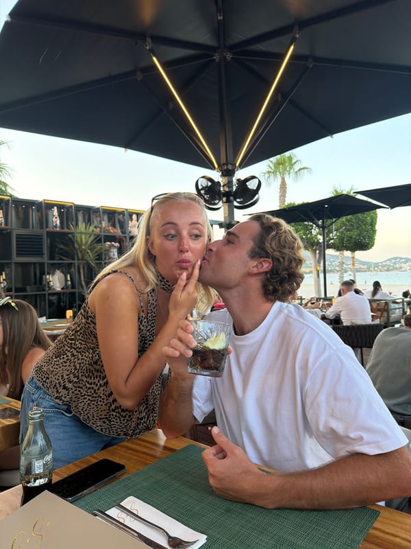 Outdoor dining in Calvià, drinks and plates on a summer evening