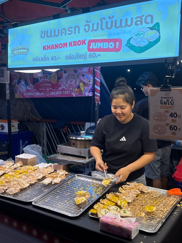 Chiang Mai night market: food, lights, and street life