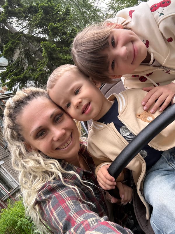 Woman and children photographed together in Rusanovo, Russia