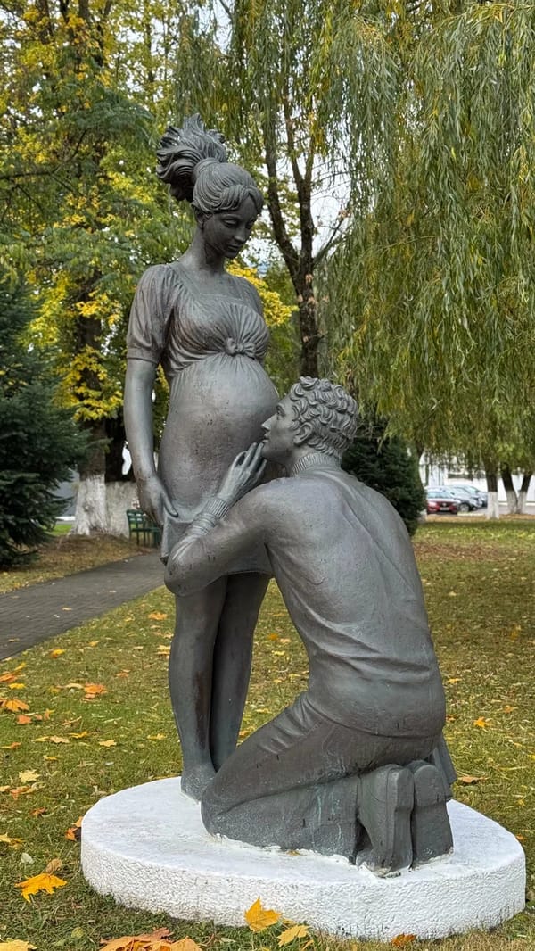 Bronze pregnancy sculpture observed in Minsk, Belarus