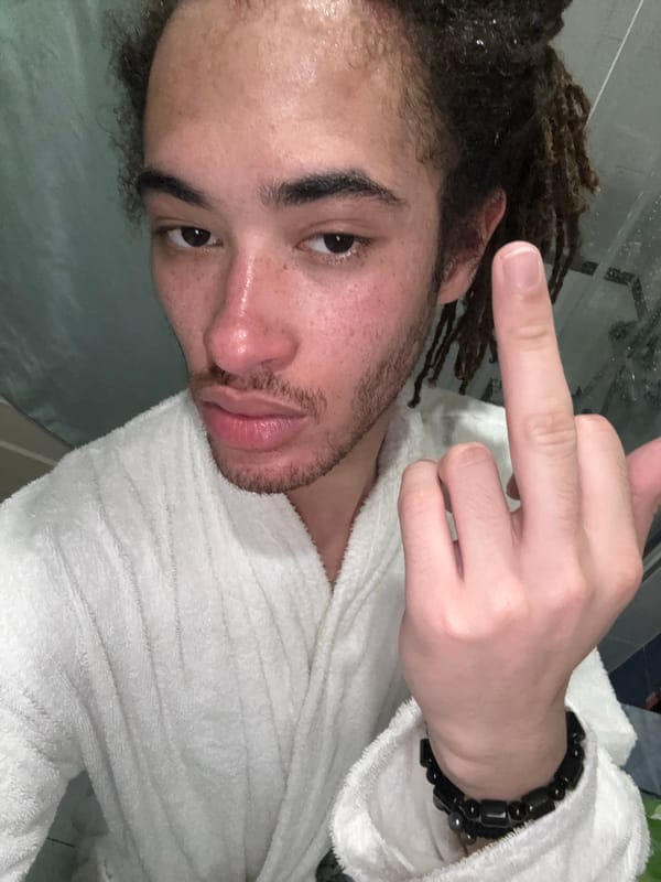 Person makes obscene gesture in bathrobe, Les Ulis
