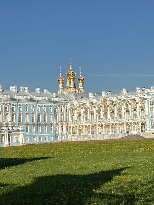 Tourist captures Catherine Palace and grounds in Pushkin, Russia