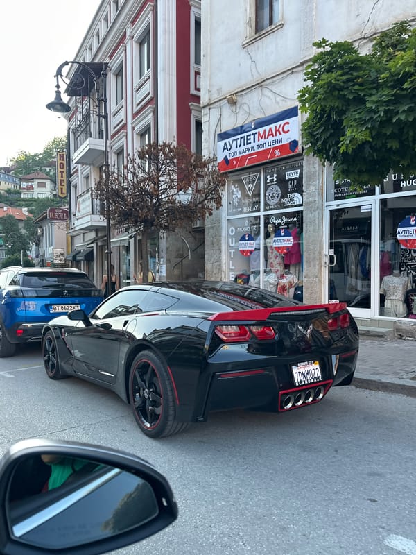 Street juggler performs amid luxury cars in Veliko Tarnovo