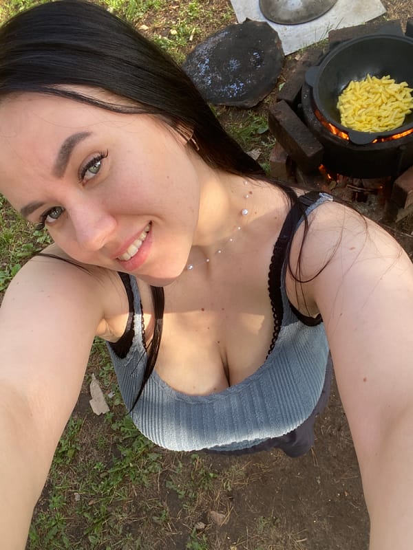 Outdoor cooking gathering documented in Chaikovsky, Russia