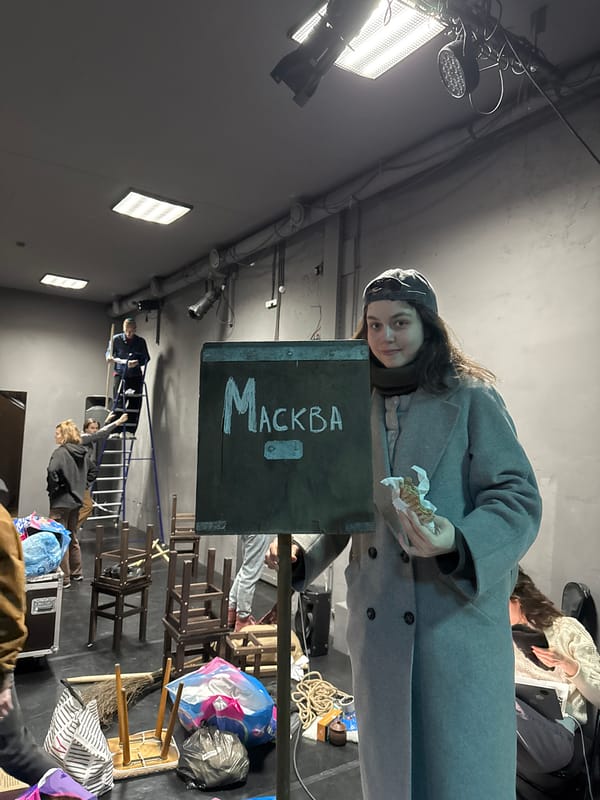 Moscow theater venue and street scenes documented Sunday morning