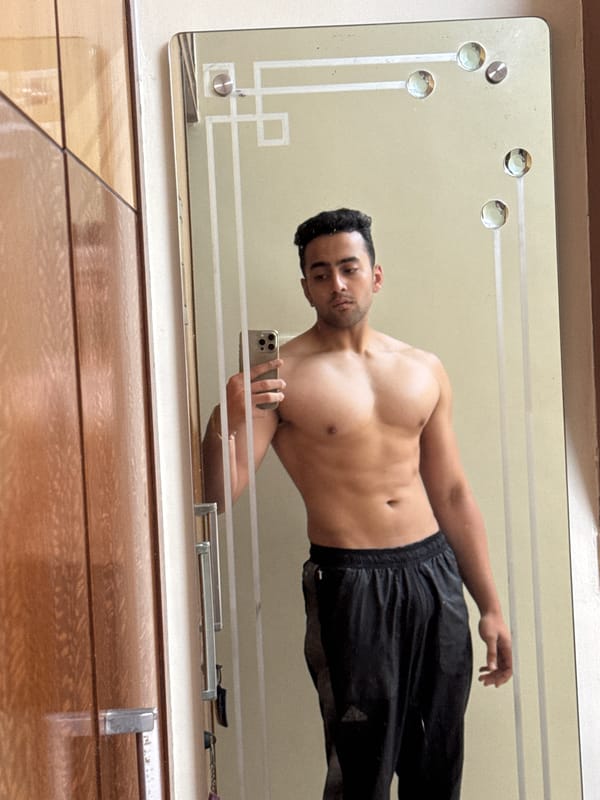 Man takes fitness mirror selfies in Kolkata home
