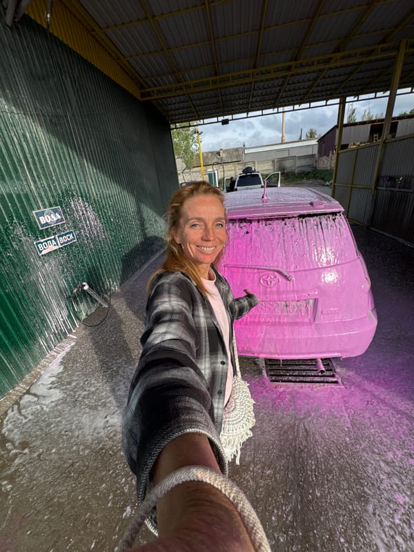 Car wash routine documented by witnesses in Karakol City