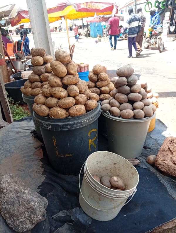 Bukuru street life: vendors, commuters, and everyday movement