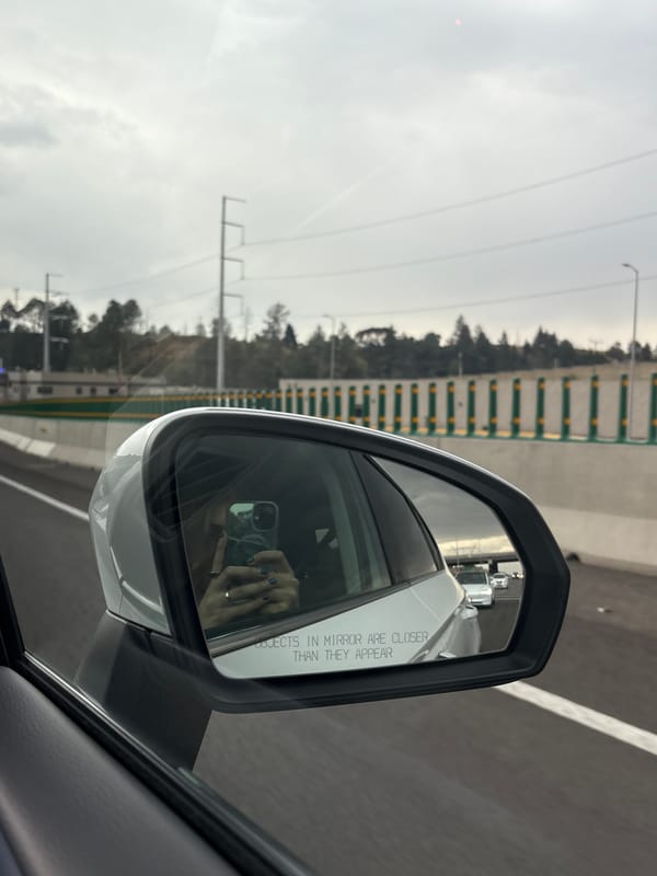 Driver takes selfie in car mirror in Mexico