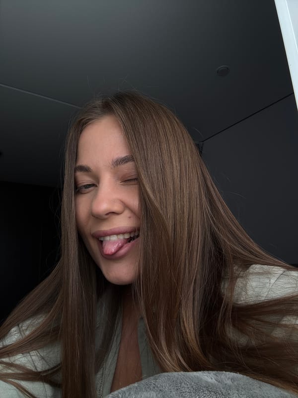 Afternoon portraits and cat selfies in Chernushka, Russia