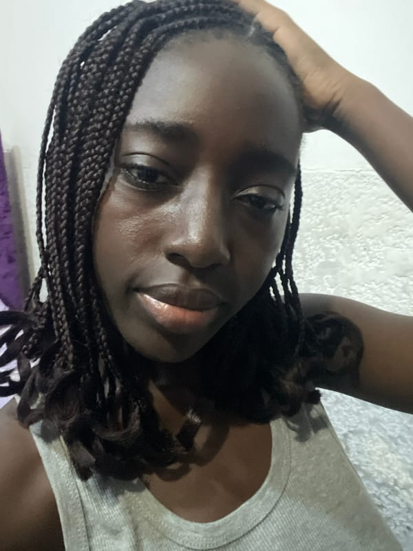 Woman takes bedroom mirror selfies in Abuja