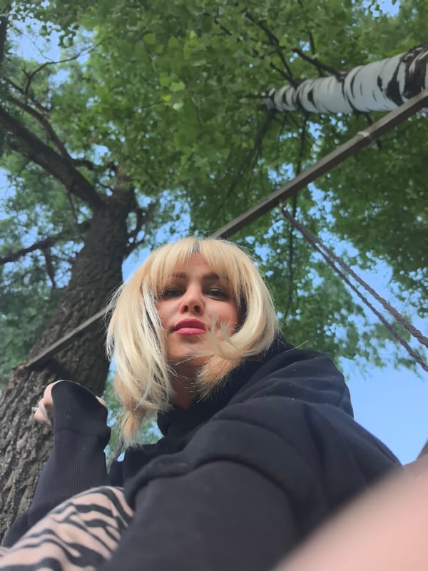 Woman photographed in close-up portrait session in Noviy, Russia