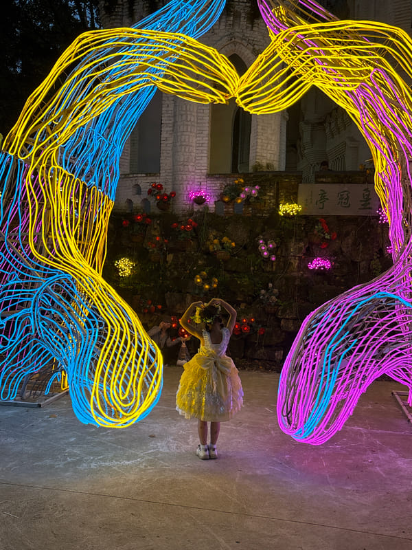 Nighttime light festival draws festive crowds in Baqiao, China