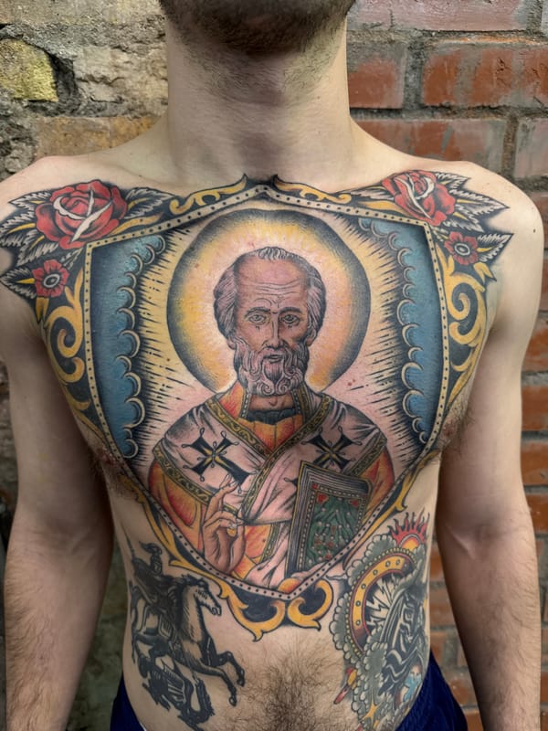 Extensive religious and artistic tattoo work documented in Moscow