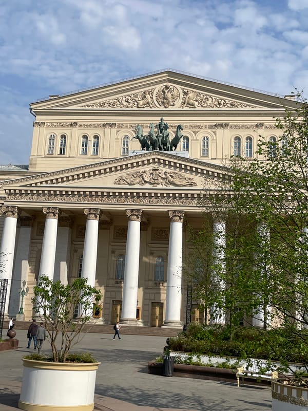Early morning photograph captures Bolshoi Theatre facade in Moscow