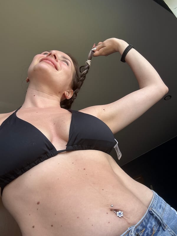 Summer moments captured in Rusalevka: fashion, digital play, pet relaxation