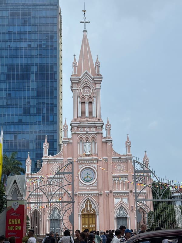 Morning scenes from Đà Nẵng: cathedral, cosmetic procedure, relaxation