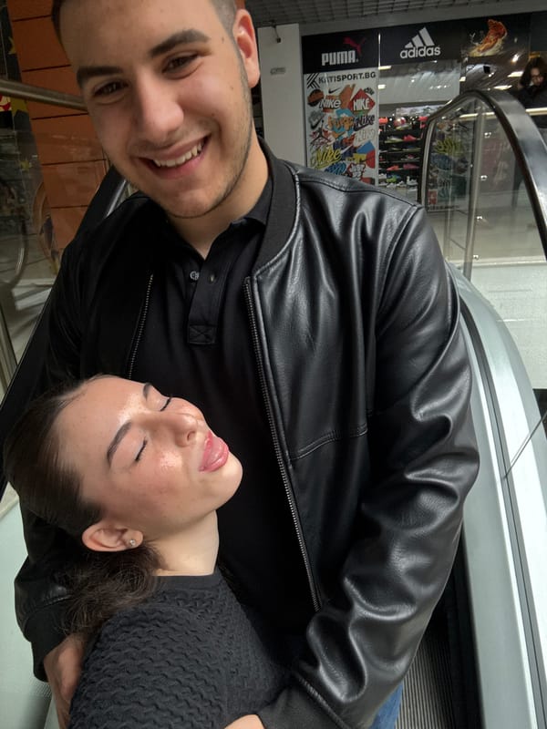 Couple shares escalator moment, sushi meal in Plovdiv
