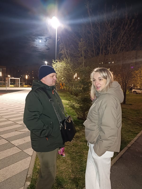 Nighttime gathering documented in illuminated Chernogolovka park