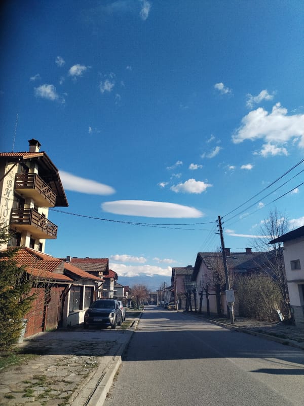 Lenticular cloud spotted over Bansko street in Bulgaria