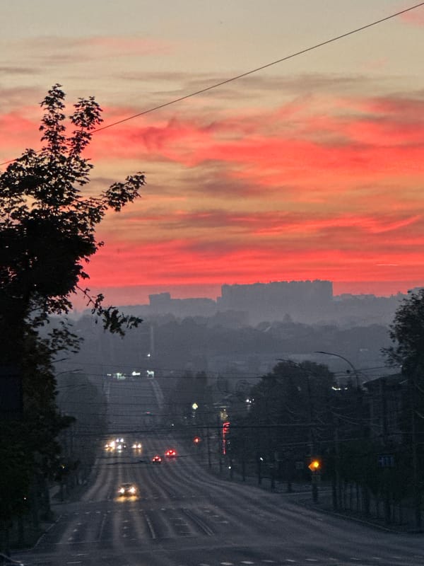 Dramatic sunset captured across Chișinău streets in 15 memories