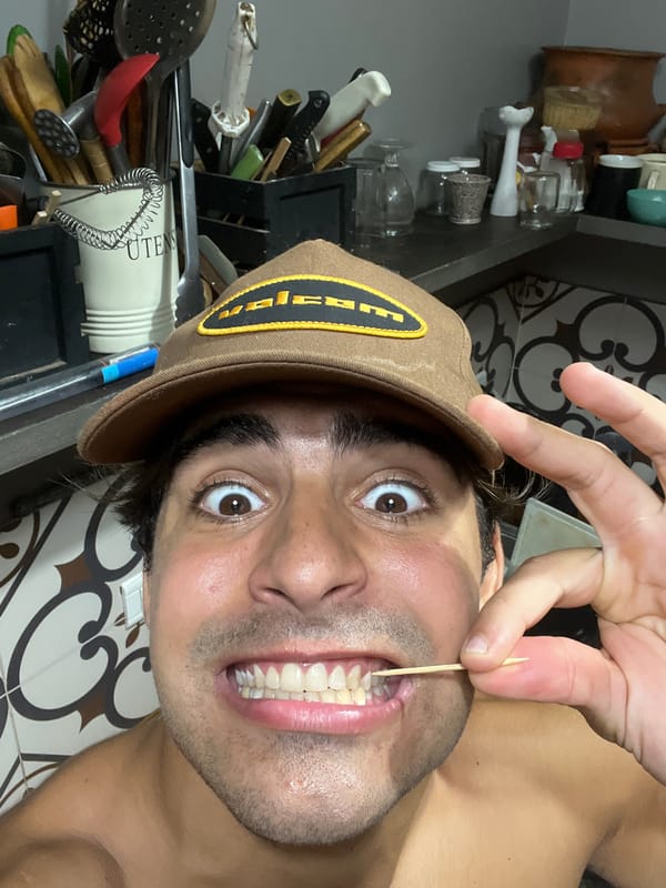 Man documents mate tea ritual with selfies in Argentina