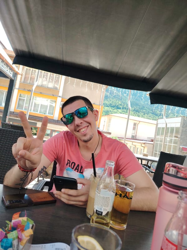 Afternoon cafe hangout in Smolyan with drinks and photos
