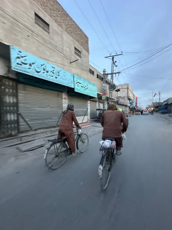 Daily life documented across Quetta streets during afternoon hours