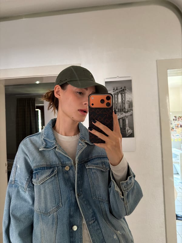 Mirror selfie captured in Kiel home
