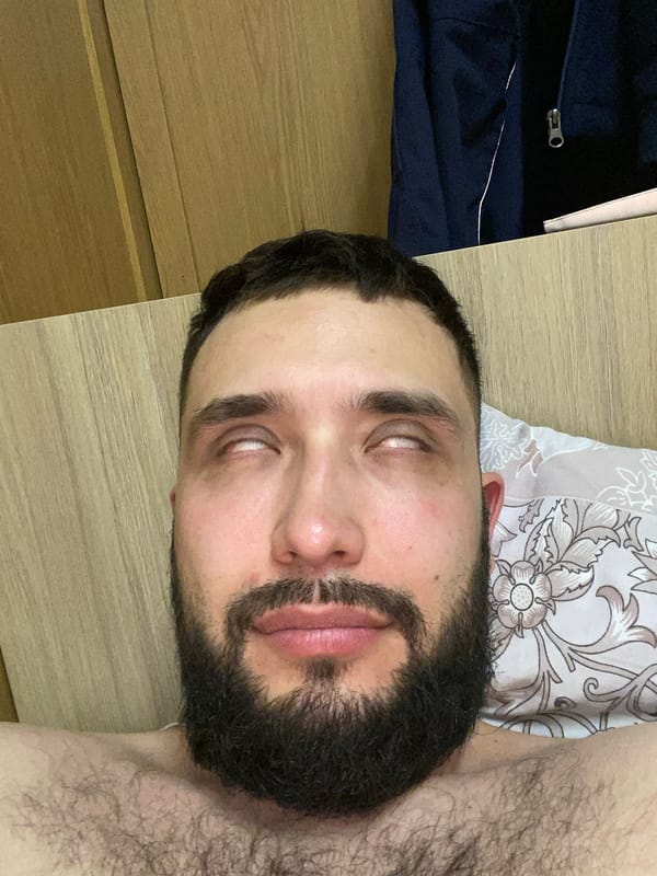 Man documents casual Friday evening routine in Koskolovo, Russia