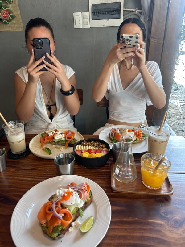 Street scenes and family gathering documented in Đà Nẵng