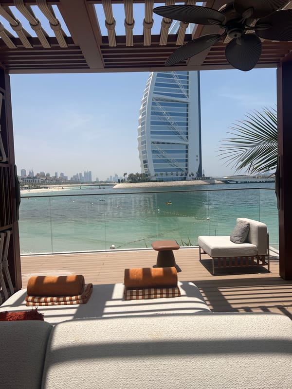 Luxury Dubai beachfront resort captured by witnesses
